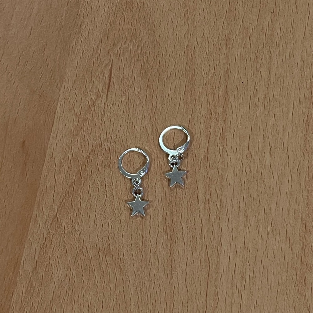 Silver star dangling earrings
